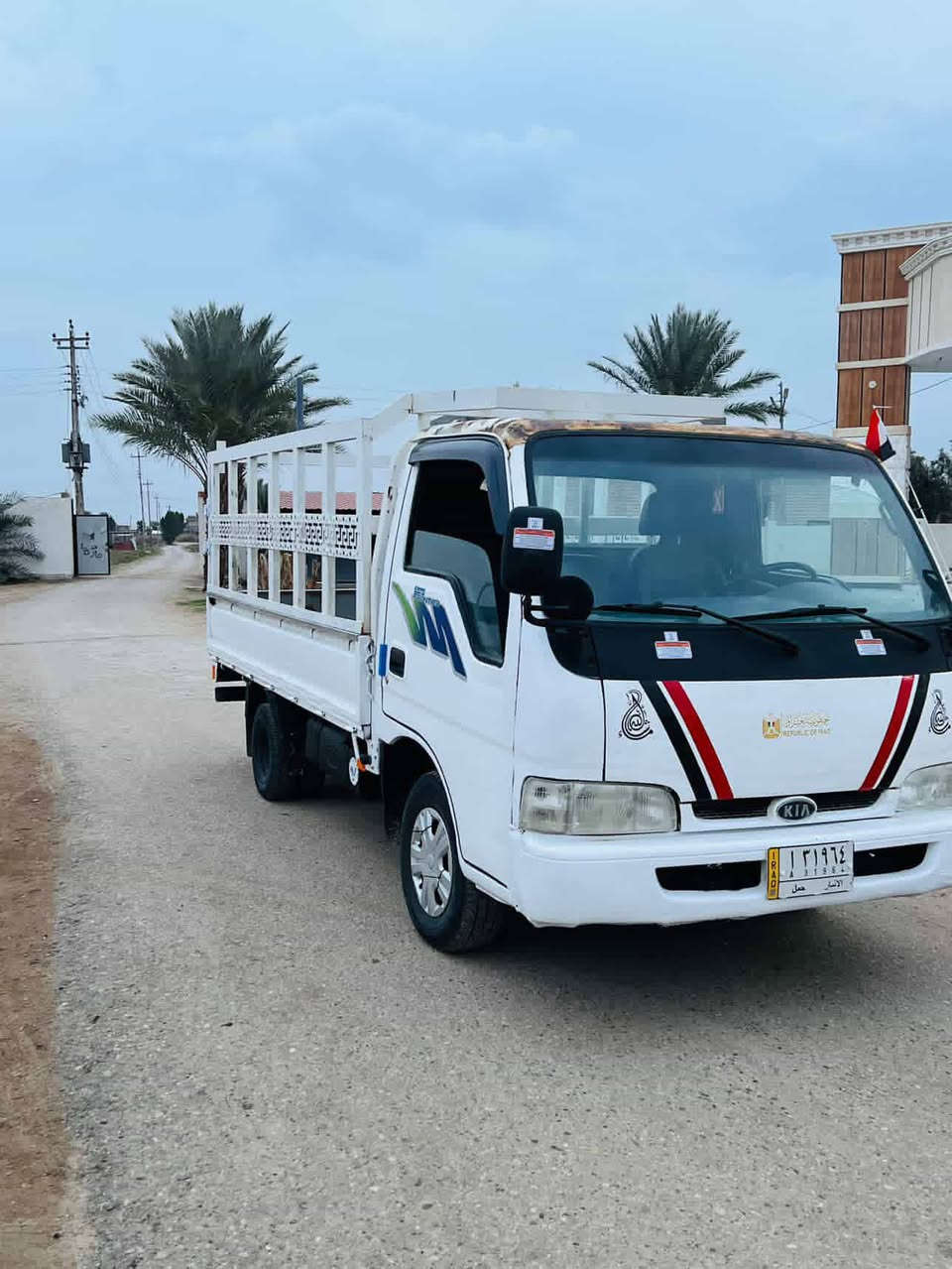 سلام عليكم كيه فونتيره موديل 98 سنويه 27 سياره مكفولة من محرك وكير واكسل وصدر وشاصي وكهربايات شغاله سياره بلاديه وتخم تاير سياره كلش حلوه مال جناي سعر 52 وبيه مجال مكاني رمادي رقم الهاتف *********** يالله
