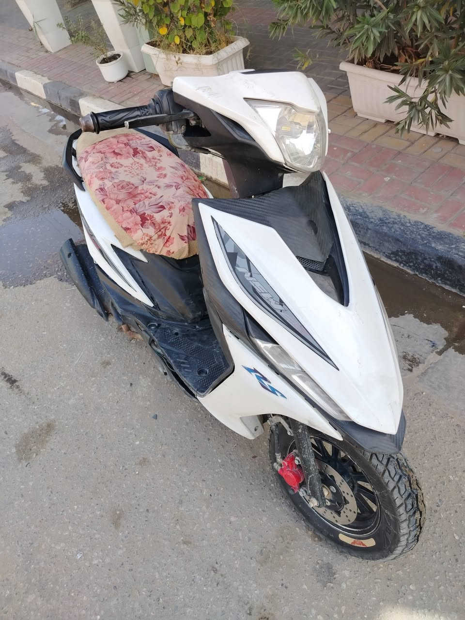 سلام عليكم دراجه ماكس آر اس للبيع بيه خيط تبخير قيم واخذ مكان قريب البارون ***********
