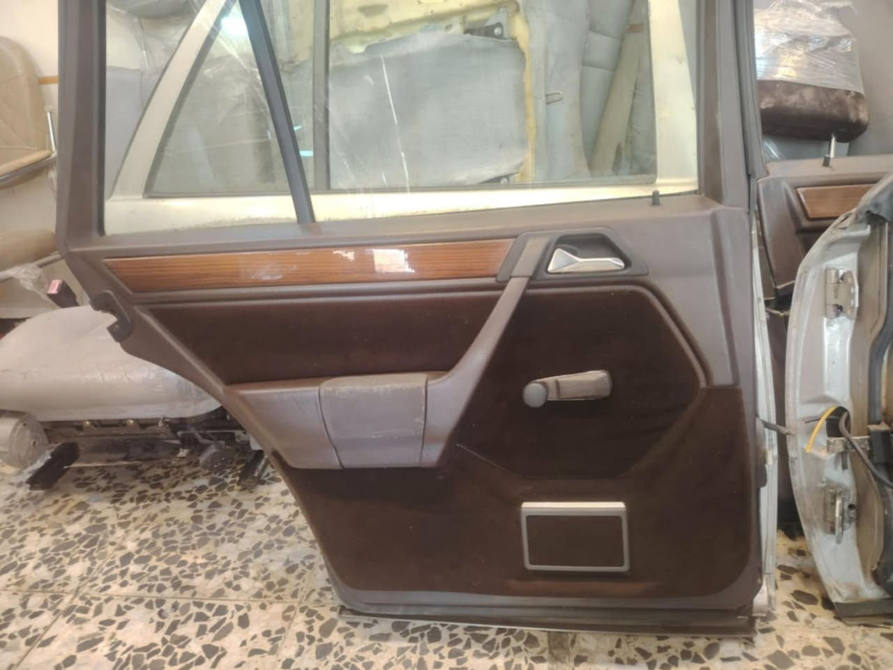 السلام عليكم/ غرفه مارسدس دب استيشن للبيع استفسار النجف حي الصناعي بلاوك الاول حسن الشريس  /*********** /***********
