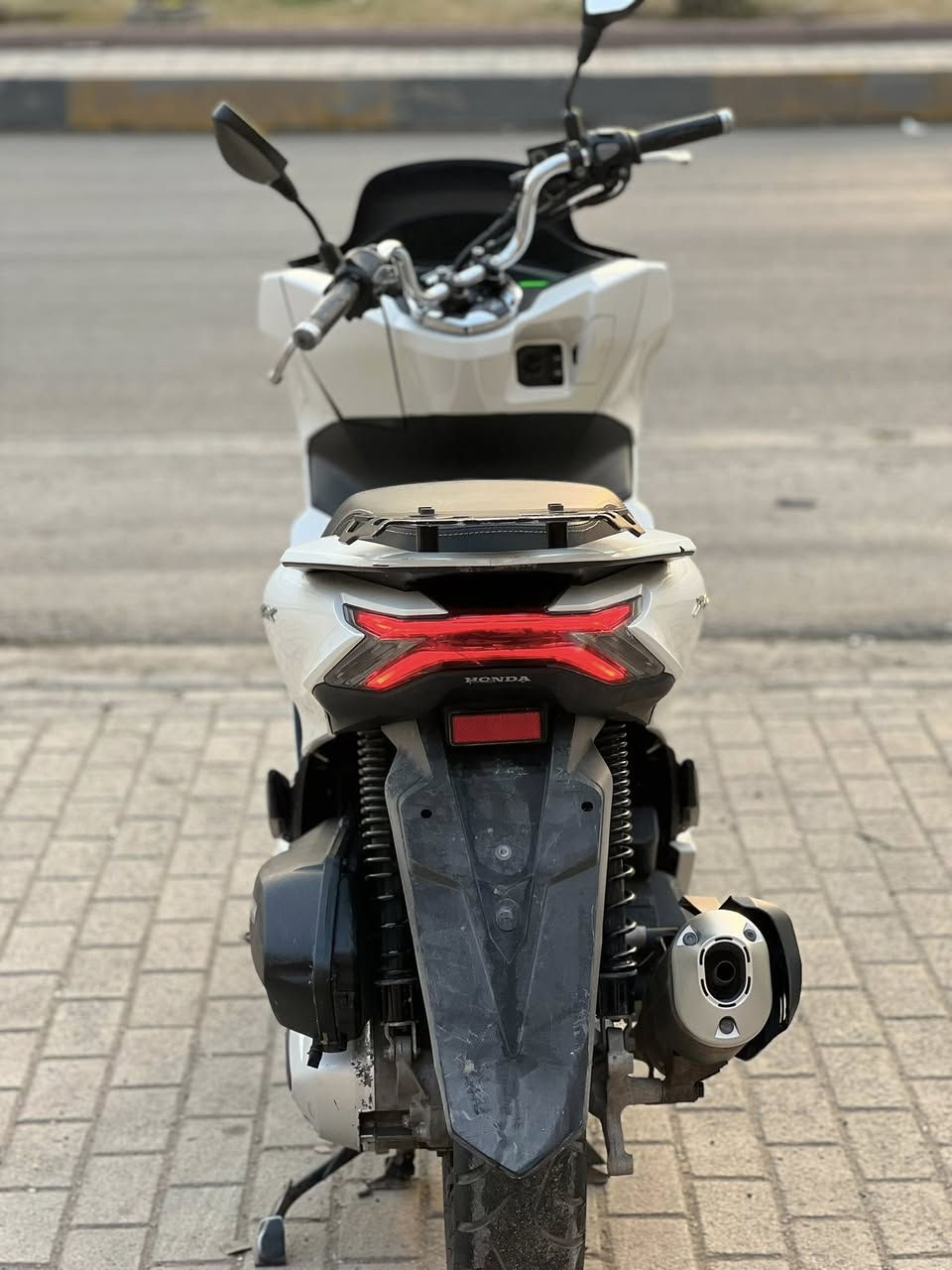 سلام عليكم دراجه بيسي اكس الجيل الرابع للبيع السعر 15ونص رقم الهاتف ***********
