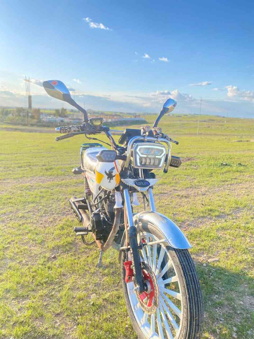 السلام عليكم
موطور                       sonlink
محرك                  200
لون                     ابيض🤍
تشغيل                 عن بعد
لايت                   زنون
عدسات               2
گيچ                    شاشة
اصويچات            2
موديل                 2024 امحدث               2026 
موجود خاص
الرقم ***********
 العنوان جنوب الموصل
