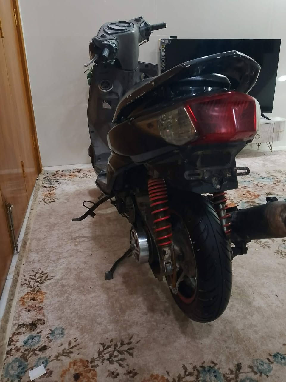 سلام عليكم سكنس فحل ياباني
مكينه 58ونص 
كلاجات رياضي 
سلف جبير 
صالنصه صجميه 
تأيرات جدد 
كفر بلادي سواد بلادي 
دراجه نكره نقصه شوته فقط 
مكاني نجف 
رقم {***********}
