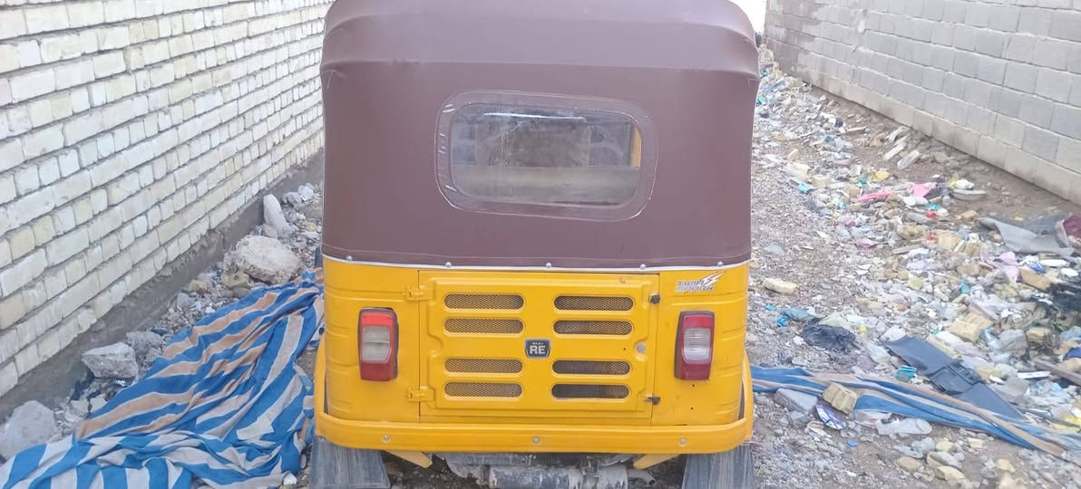 تكتك 19 معمرة تعمير جديد 
مكينة مجفتة تجفيت عام 
بيه لغد معمر ومصبوغ 
معاملة رقم كاملة باقي بس  على استلام حتى هزة داخلة 
السعر 5 ونص 
مكاني مدينة الصدر 
***********
