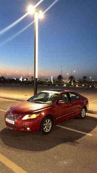 للبيع كامري2007وارد امريكي رقم بغداد ماشيه126الف مايل السياره بيه خربط...