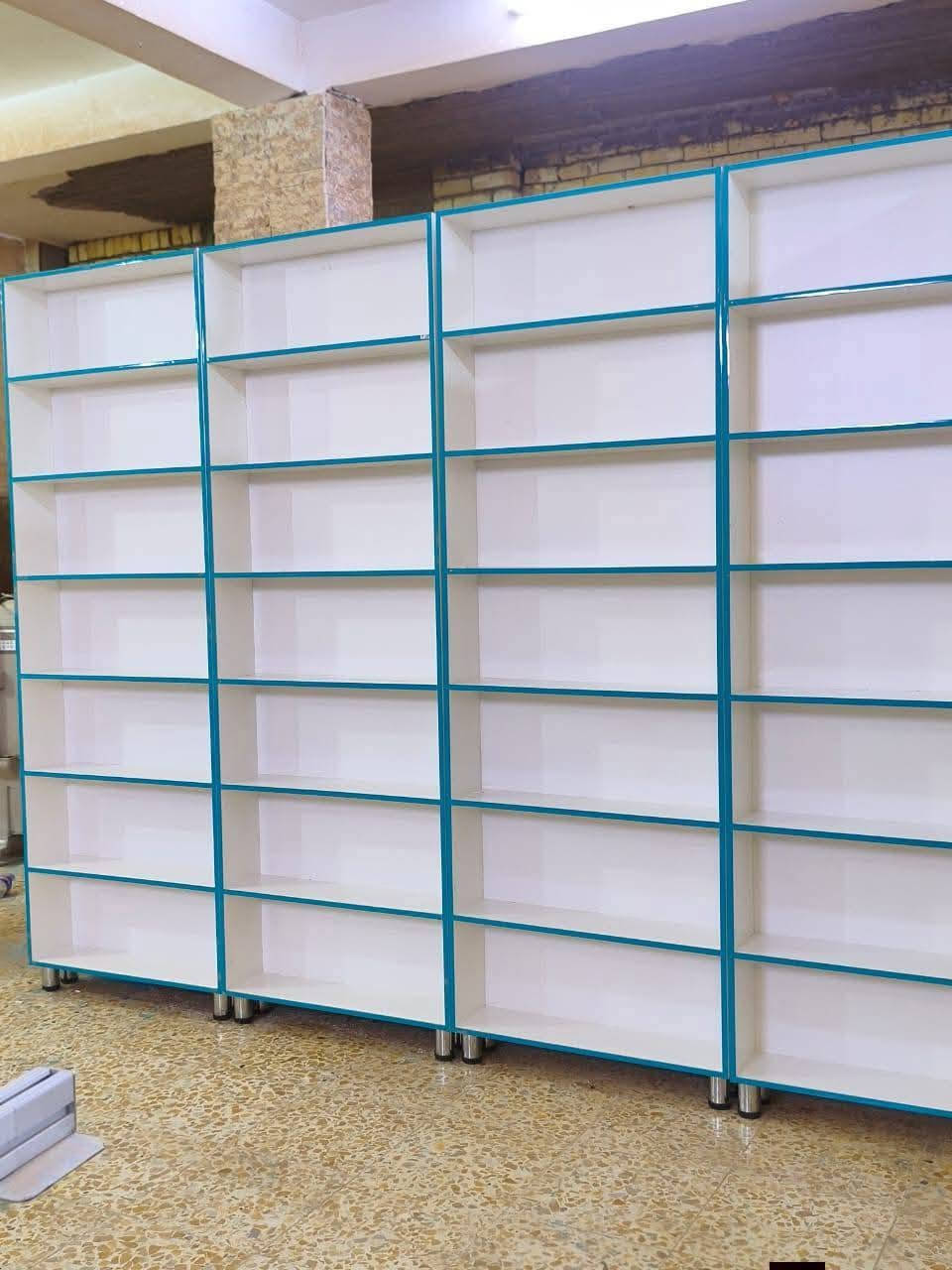 الى اصحاب المحلات التجارية و الاسواق و المكتبات و المذاخر و الصيدليات 
توفر لدينا رفوف و فاترينات للعرض و الخزن
لها خاصية تحمل الاوزان الثقيلة
 خشب MDF  صبغ حراري ضد الماء و الرطوبة 
صناعة تركيه 
بقياسات وموديلات مختلفة
تتوفر كافة القياسات و الموديلات 
للتواصل والحجز الاتصال على الرقم *********** واتساب
