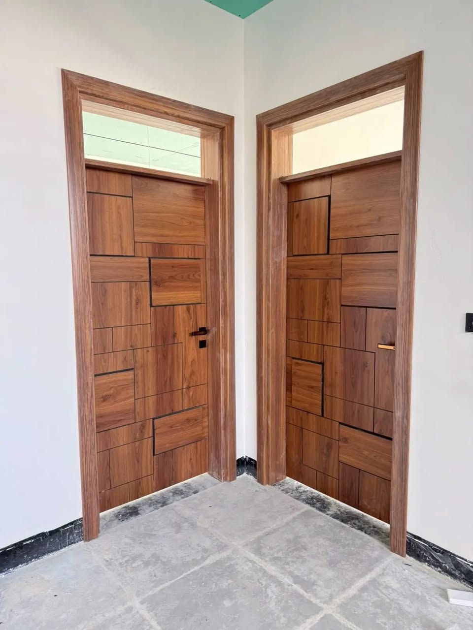 لأصحاب الذوق الرفيع، نقدملكم أرقى موديلات الأبواب بنظام التقطيعات الهندسية (Modern Style). تصميم يجمع بين بساطة الحداثة وفخامة الخشب الطبيعي
• دقة التنفيذ: نقشات CNC احترافية تعطي مظهر ثلاثي الأبعاد وعمق جمالي للمكان.
المواصفات
1-عازل للصوت 
2-ومقاوم للماء والرطوبه 
3-يعمل بنظام الربلات حيث يمنع الاتربه
4-مقاوم للخدوش والصدمات
5- يصلح للصحيات والحمامات 

الضمان على الابواب لمده ٥ سنوات  
…………………………………………….
للتواصل 
………………..📞
***********
***********
