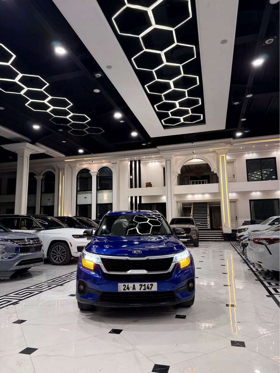 كيا سيلتوس وارد امريكي موديل 2021 محرك 1.6 توربو مواصفات SX فول فول شاشه جبيره كاميره خلفي بصمه شغال عن بعد. فتحه سلايت كشنات جلد كشنات تتفيه🔥كشنات كهربائي بريد بصمه تبريد خلفي اشاير مريات رادار جانبيات رادار امامي حساس خلفي لايت ليد زينون ويل كروم تحكم استيرن تحديد سرعه فور ويل يعني دبل اكسل بعد هوايه مواصفات بيها سياره مكفوله من اي نواقص كله بشرط ضرر ٣ قطعه جملغ بونيد باب سايق وبيها اشويه بتانه بس شاسي بشرط الباقي بدون شخوط بدون تعديل بدون بقسات كله بشرط ارباك استيرن وبرده راجع سستم سياره ماشي٧٢ الف‌گيرمحرك 
سياره مرقمه رقم سنويه جديد بشرط تحويل مكان سياره إربيل شريكه ابو ظبي كارس سعر. 129$😳🔥

***********. وتساب
***********. و أربيل, العراق
