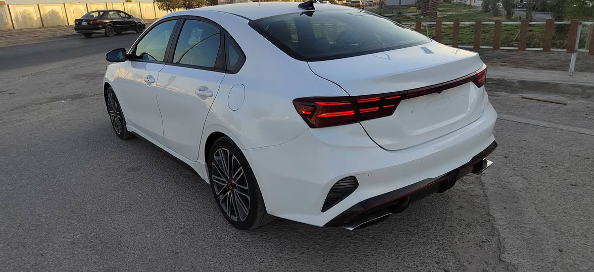 السلام عليكم
فورتي (2024)  فئة( GT) اعلى فئة🔥بالفورتي 
محرك 1600 تيربو 201 حصان 
كير DCTدبل كلج 7 نمر
ماشيه (40) الف جديده 

بدون رقم تترقم جميع المحافظات 
السياره 

المواصفات .....
1.بصمة تشغيل + ابواب وصندوق+ تشغيل عن بعد

3.رمز Gt على دشبول🔵
4.(شفتات ستيرن)🚀🚀
5.شاشة كبيرة مع نظام تشغيل ابل كار بلي
6.واندرويد اوتو
7.كاميرا دواره (وضعيات عدد2)......
8.انظمة قيادة سمارت+ وسبورت+ ونورمال 
9.🔥🥶

11.كشنات جلد حضن مطرز احمر مع علامةGT
12.نظام سماعات (هارمن كاردن)🔈🔈
13.لدات داخليه متغيره الالوان( بلادي)
14.قطعتين تبريد
15.شحن وايرليس 
16.دركة D  شكل رياضي مع ختم GT 
17.حساسات خلفية مع جرس تنبيه 
18.رادرات جانبية+ وامامية+ وتحديد مسار + كروز سرعه
19.قياده ذاتيه
20.اوتو هولد+ هاند بريك بصمه
21.نقطة عمياء 
22.كات دوسات جانبية بلادية 
23.دبل اكزوز
ويل كب كروم حجم 18رياضي

بيع فقط بدوون مراوس

السعر 130 بيه مجال بسط
***********
