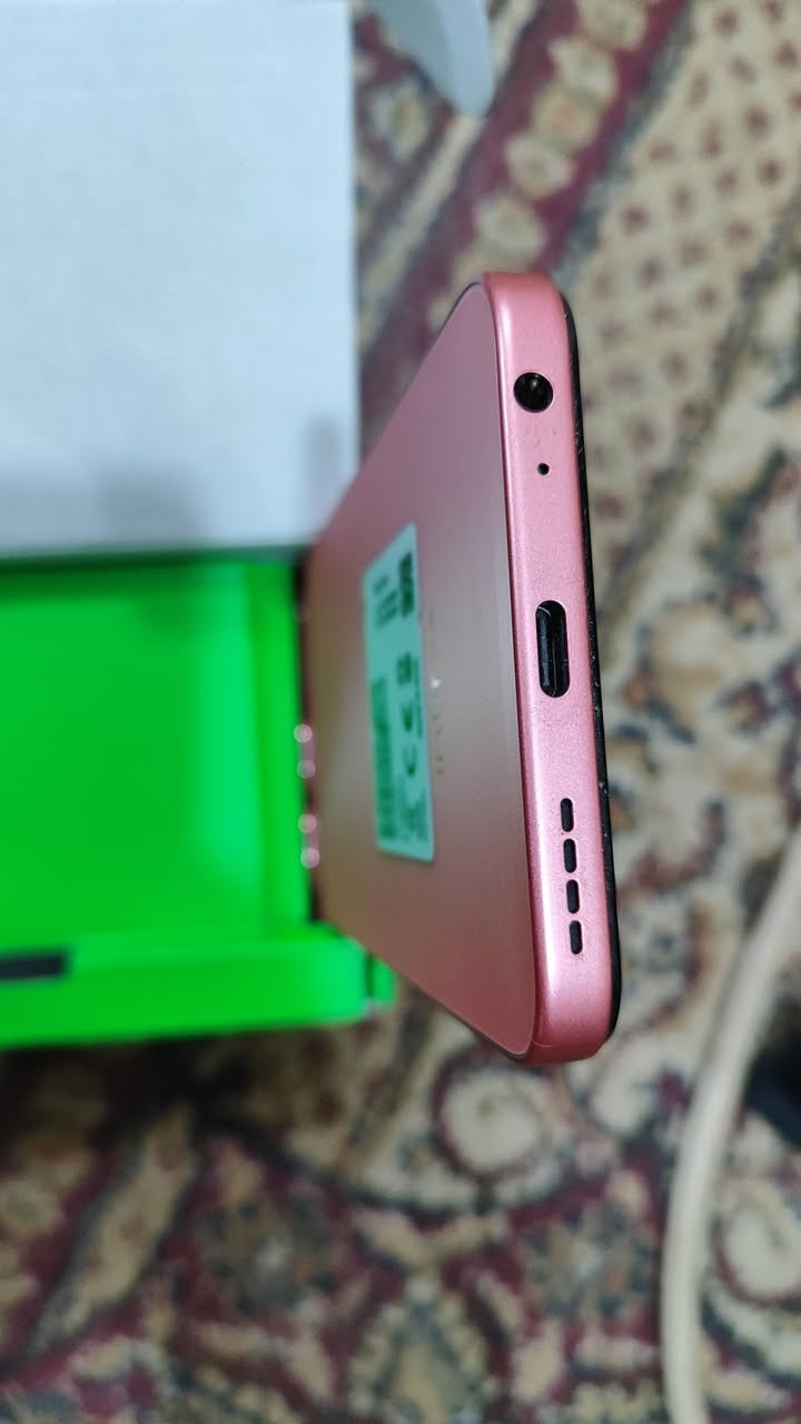 سلام عليكم جهاز انفنكس سمارت10 للبيع السعر 200 ذاكرة 128 الجهاز كلش حلو ونضيف اليوم اشتريته بس لان اللون ماعجبني ماريدة عندي خاص وعندي *********** واتساب عنواني بغداد
