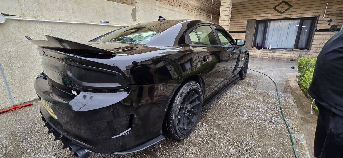 جارجر RT /2017 
5700 CC
رقم اربيل جديد 
ماشية 120 ميل 
حادث قطعة وحدة صبغ جاملغ خلفي 
باب خلفية مبدلة نفس لون 
محدثة دعاميات امامية خلفية وبنيد srt 
 محرك كير مكفول صدر جديد منضومة مي وتبريد جديدة 
مكانهة بغداد
السعر 19,800$
للتواصل: *********** واتساب
*********** واتساب بغداد, العراق
