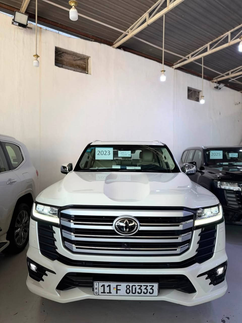 للبيع لاندكروز 2023 وكاله البريم فئه VX 
رقم بغداد بأسمي السياره كفاله عامه من من الصبغ والبارد أي ملاحضه مابيها السياره ماشيه 18 الف السياره ماشاء الله عليها ، معروفه موصفات VX فول 1ع1 مكان السياره بغداد البياع مجمع المعارض 
*********** حيدر الركابي
