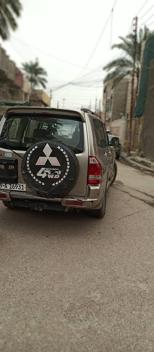 باجيرو موديل 2002رقم دولي باسمي محرك 3500 سبعه راكب ثلاث قطع تبريد مري شفط شاشه اندرويد تخم تايرات جديد فور ويل كامرة خلفية بيه جاملغ بصف السائق بدون حادث مكانهه بغداد الحسينيه السعر 70 وبيه مجال الرقم ***********
