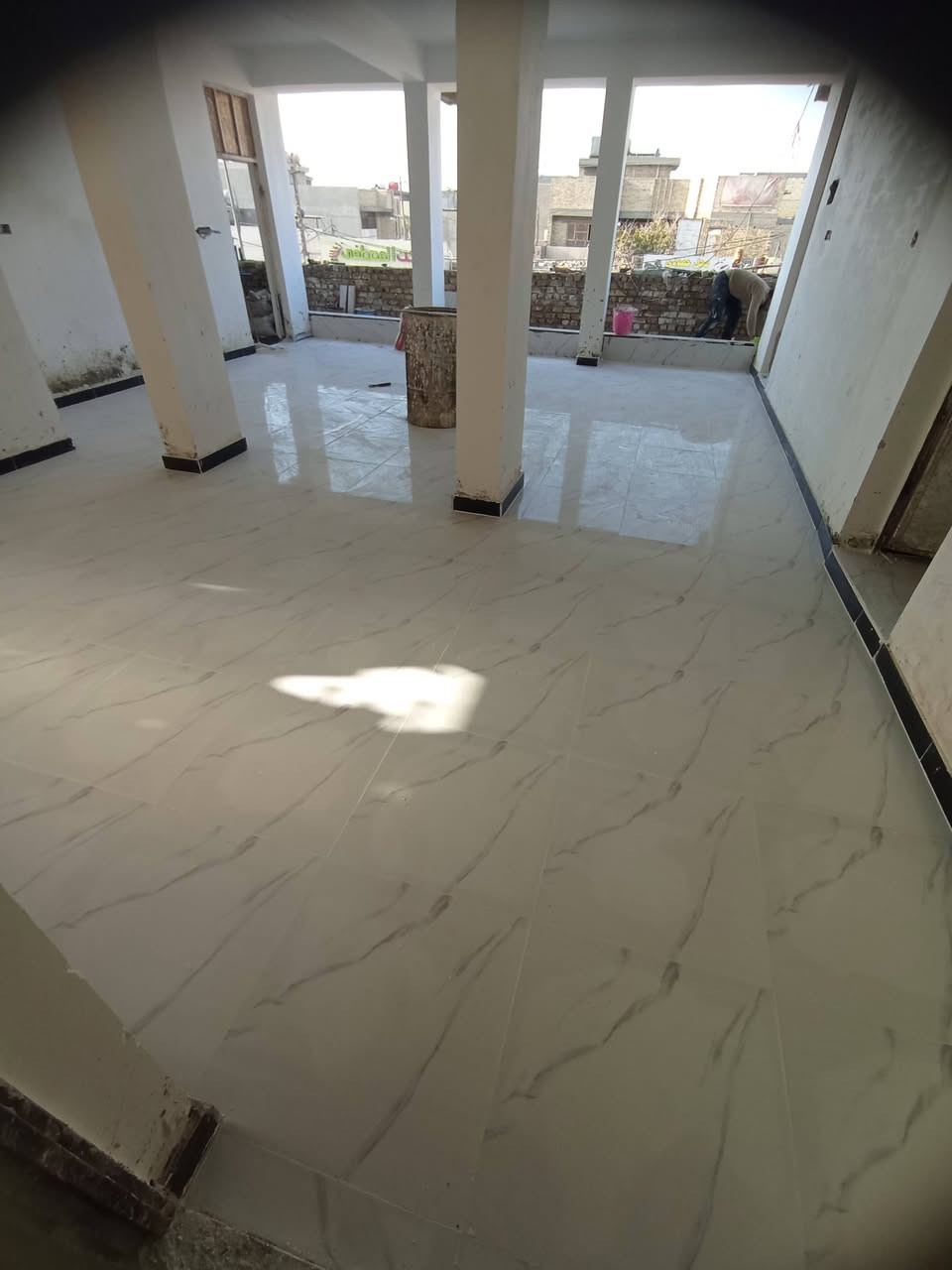 خلفة مصري لانواع تطبيق البورسلين سيراميك الكاشي والمرمر والجدران ارضيه وبيات درج  شغل درجه اولى ملتزم بالعمل يوميا التواصل***********بغداد
