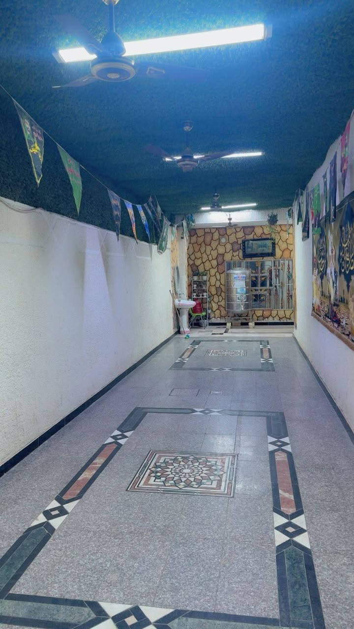 سلام عليكم بيت للبيع مساحه ٢٢٩ متر   وبي  مشتمل ايجار المشتمل ٤٠٠ في منطقه الاورفلي قرب سوق الدجاج  م  سعر 300 مليون للستفسار اتصل ***********
