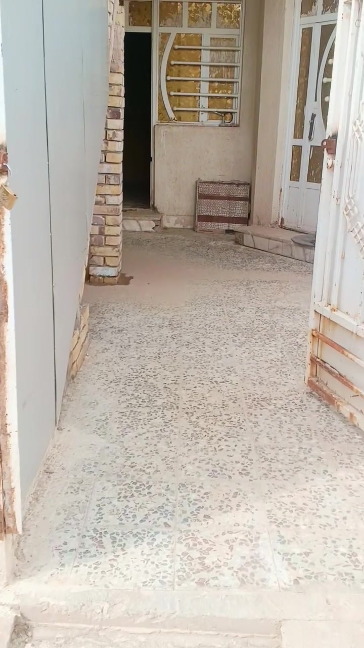 بيت للايجار طابق ارضي مساحه 120 عنوان دور نفط حي الحريه شارع 20 مقابل مجلس محافظه اجاره 250 *********** ستفسار طابق ثاني مأجر بس جوه فارغ
