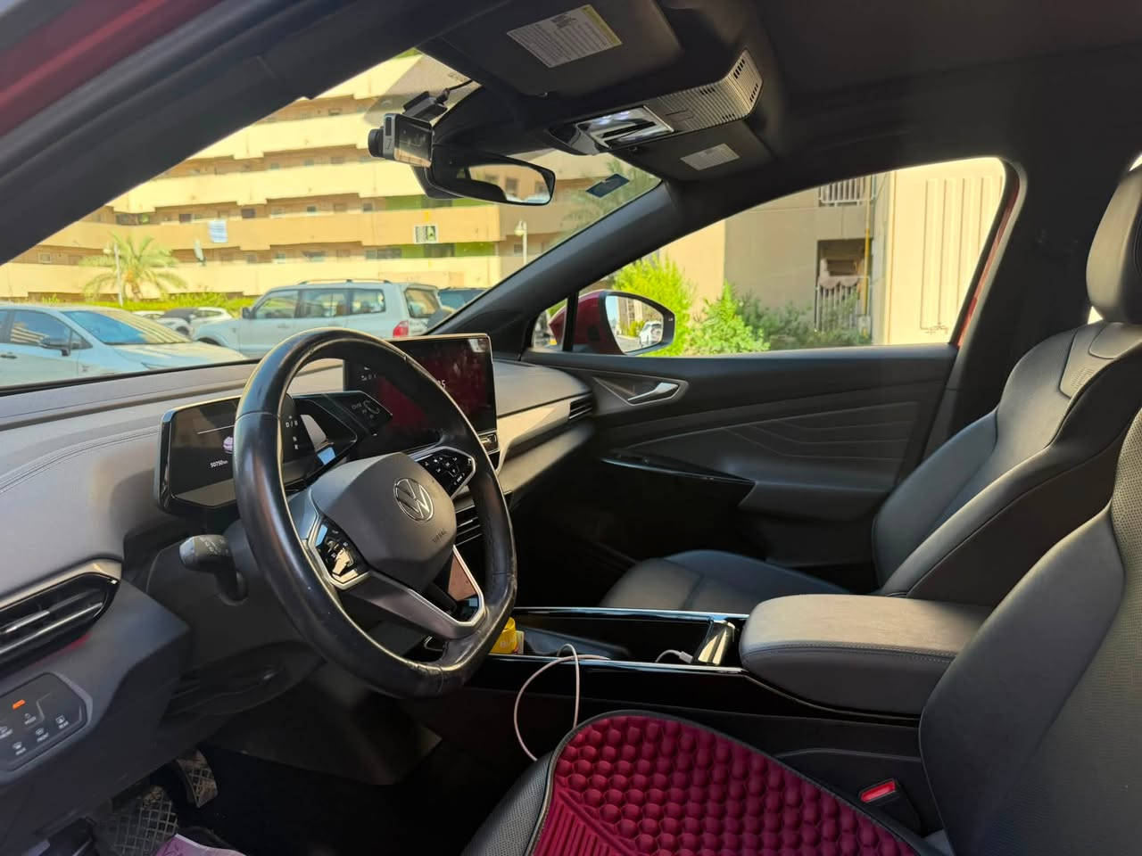 Volkswagen ID4 Pro S AWD
فولكس واكن ID4 اعلى فئة Pro S دفع رباعي دبل ماطور
سيارة كهربائية الشحنة تمشي 450 كيلو 
العداد: 31,000 ميل
وارد امريكي، الحادث تبديل بابين جهة السايق
المواصفات: بانوراما، نقطة عمياء، رادار، قيادة ذاتية، تدفئة كشنات، مقاعد تدليك، ركن تلقائي Autopark,  Android Auto, Apple Carplay, وباقي المواصفات المعروفة
السعر 22,500$
الاتصال: ***********
