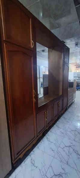 بوفية سليمانية شغل ثگيل درجة اولي نضافة 90% الطول مترين و80 والعمق 60 والارتفاع مترين و 20 شغل. حيل ثگيل بالشرط لاعيب لاكسر للبيع السعر. 200 بي مجال بسيط *********** 
سايدين دوميز الجمعية مقابيل ملعب دوميز قرب اق صو مول كركوك
