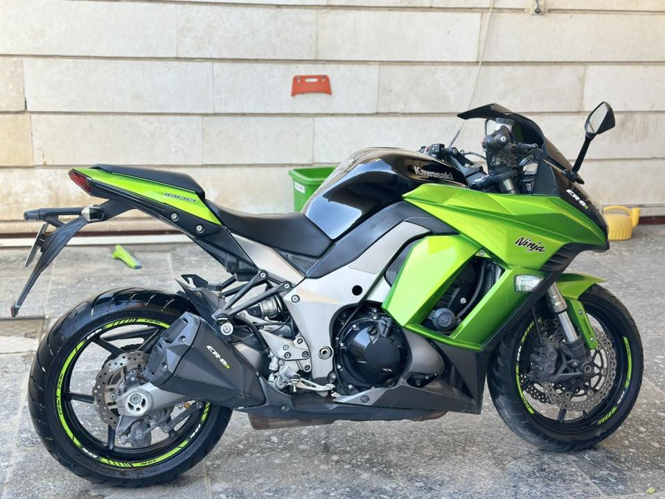 كاوسكي ٢٠١٧ حجم ١٠٠٠ مكفوله من كلشي على وضع الشركه رقم ميسان انكليزي الجديد وهزه جديده مداور ثاني يوم وياها خوذه اصليه  وسويجات الاحتياط جدد ميسان العماره 
*********** السعر ٦٥ ورقه وبيها مجال حك الجيه
