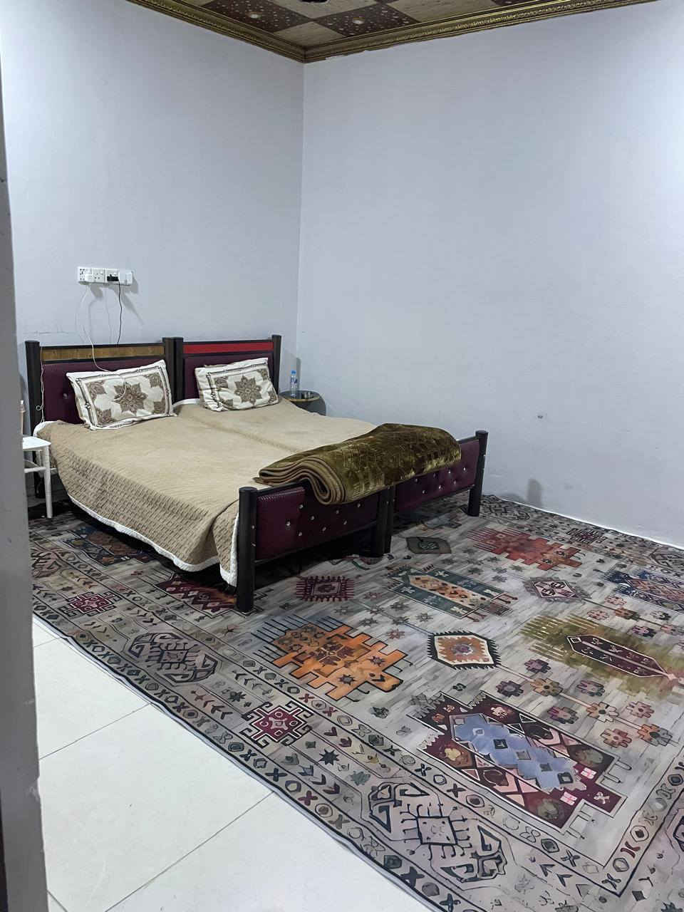 دار للبيع في قضاء شط العرب الصالحية شارع الحسن المجتبى قرب مدرسة الريف الزاهر يبعد عن الشارع العام 300 متر نهاية فرع اخر بيت مساحته 200متر يتكون من 2غرف نوم صاله وستقبال ومطبخ حمام داخلي و خارجي للاستفسار اتصل ***********
