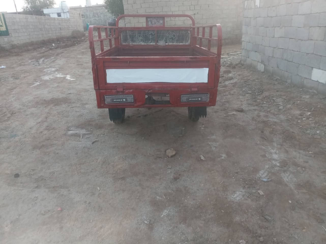 السلام عليكم متاح ستوته دايوان موديل 2018 محركها موديل  21. كامله أوراق اصوليه
سعرها 900وبيها مجال حك الجيه  مكانها واسط العزيزيه
مكلف بلنشر 
للاستفسار الاتصال ع. ***********
