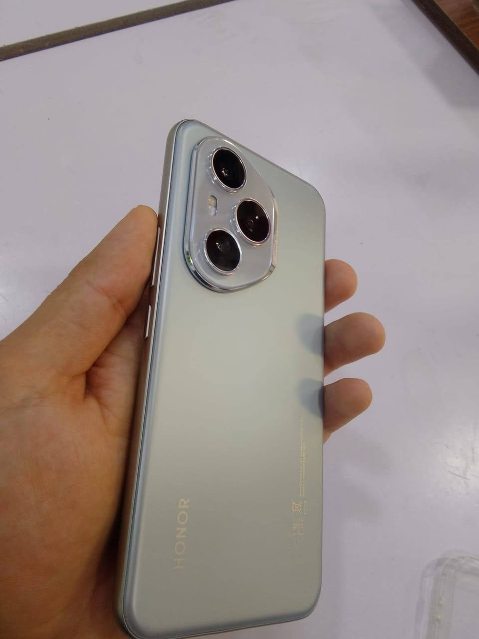 هونر 400 برو 5G جهاز جديد كفاله عامه من كلشي
اكو فطر بس من فوك شوية ميبين كلش
ذاكره 512 و الرام 12+12 باقي مواصفات معروفه
 جهاز بعد حتى الملحقات جدد ما مفتوحات
كامل ملحقات جهاز مع ساعة وايربود وياه / اني رايده بسعر 750 ألف 
 / مكاني طوزخورماتو/ رقم الواتساب ***********
