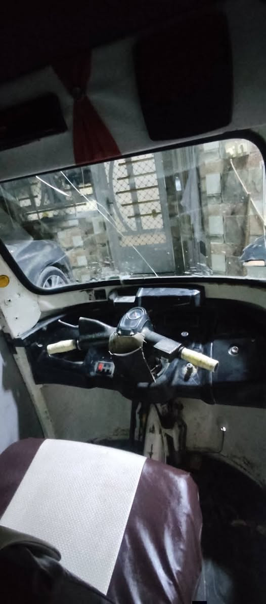 للبيع تكتك 17 مكينة 20
بيها نقص بس قمچي وكابريته بمليونين ونص وبيها مجال الشراي يخابرني ***********
