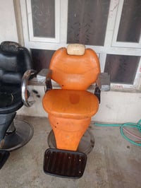 كراسي حلاقين مابيهن اي عيب سعر الواحد ع 50وبي مجال ممتوجد ع فيس اتصل ع...