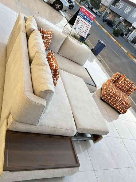 كورنر تركي مودرن New 🇹🇷
ماركة  (BELLONA أو إستقبال) 
يتكون من 6 نفرات مع الكرسي 
ميزة سرير 🛌 
 والجلوس سبرنك و مريح وسوفت 
وهيكل حديد بالكامل وثقيل جدا
والقماش كتان ثخين جدا
القياس 270  في 220 
السعر 620$   
للاستفسار واتساب ***********
عنوان مجمع شارى ئاندازيان مقابيل فلوريا ستي 
يوجود توصيل جميع محافضات العراق 🚚 150 الف
