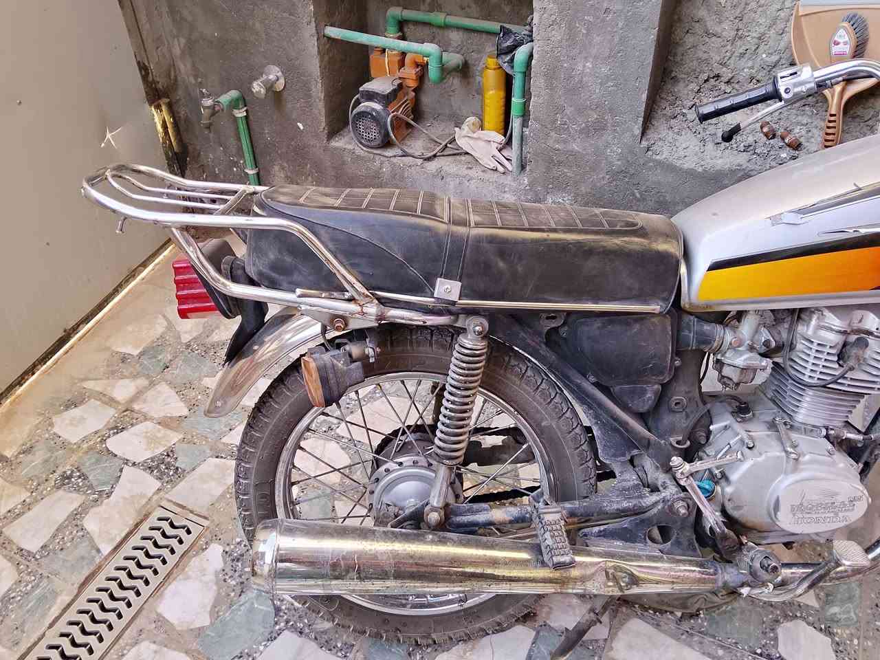 للبيع دراجه اربعه كير 
نضيفه وشغاله هندر واحد 
اوراق أصولي مو سكنر شاصي 13 
السعر 320وبيها مجال 
***********
