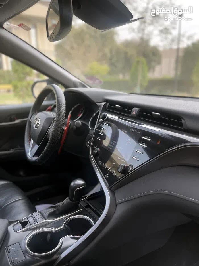 🚗 للبيع: تويوتا كامري XSE موديل 2020 (وارد أمريكي) ممتازة وجاهزة للاستخدام فوراً.

📌 المواصفات الأساسية:

 الموديل: 2020

 الفئة: XSE (أعلى فئة رياضية)

 

 المحرك: 2.500 (4اسلندر )

 الوارد: أمريكي

حادث السياره جاملغ خلفي فقط 

🌟 أبرز المميزات والتقنيات:

 فتحة سقف (بانوراما) تضفي لمسة فخامة.

 شاشة عرض كبيرة تدعم Apple CarPlay و Android Auto مع نظام صوتي متطور.

 رادارات أمامية وخلفية، نظام تنبيه مغادرة المسار، ونظام الرادار التفاعلي (رادار شحط).

 نظام مراقبة النقاط العمياء في المرايا الجانبية.

 عجلات (ويلات) ألمنيوم رياضية مقاس 19 إنش بلونين مميزين.

 إضاءة LED أمامية وخلفية بتصميم هجومي رائع.

 تشغيل ذكي (بصمة) مع دخول ذكي لجميع الأبواب.

 أنظمة قيادة متعددة (Eco / Normal / Sport) لتناسب كل الأجواء. 

رقم السياره بغداد 

السياره ماشيه 56000ml

المكان بغداد حي الجامعه

السعر 21.000$ وبيه مجال

للاستفسار***********او ***********
