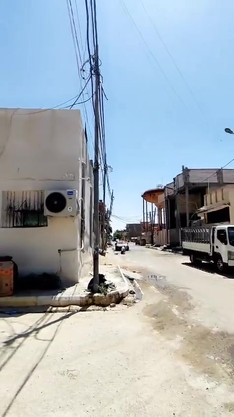 بيت ركن في القشله يم مدارس الوقف الشيعي 
تفاصيل : طابق ونص  كونكريت مسلح 
: يتكون من ثلاث اغرف ومطبخ وصاله واستقبال وصحياتي  داخليه و خارجيه  الاستفسار الاتصال ع رقم ***********
