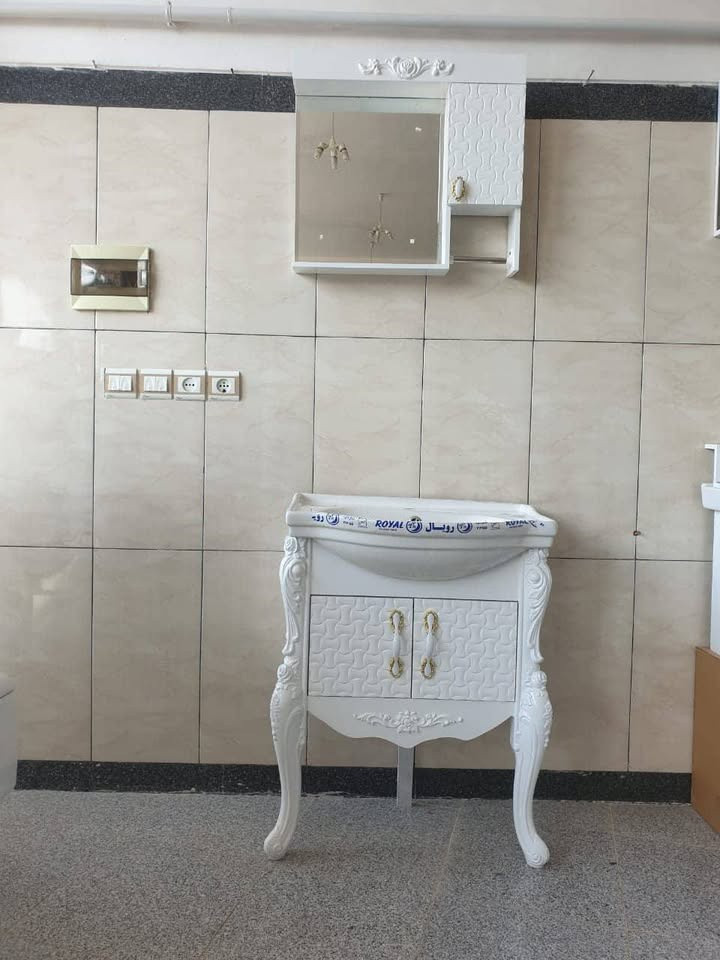 مغسلة كاونترية  
ايراني مصنوعه من مادة ال pvc

 مقاومة للرطوبة والماء

 كاملة مع المراية والرف 
  للاستفسار   عن  السعر  والقياس  يرجى مراسلة الصفحة او الاتصال على الرقم 
*********** ☎☎
متوفر واتساب
