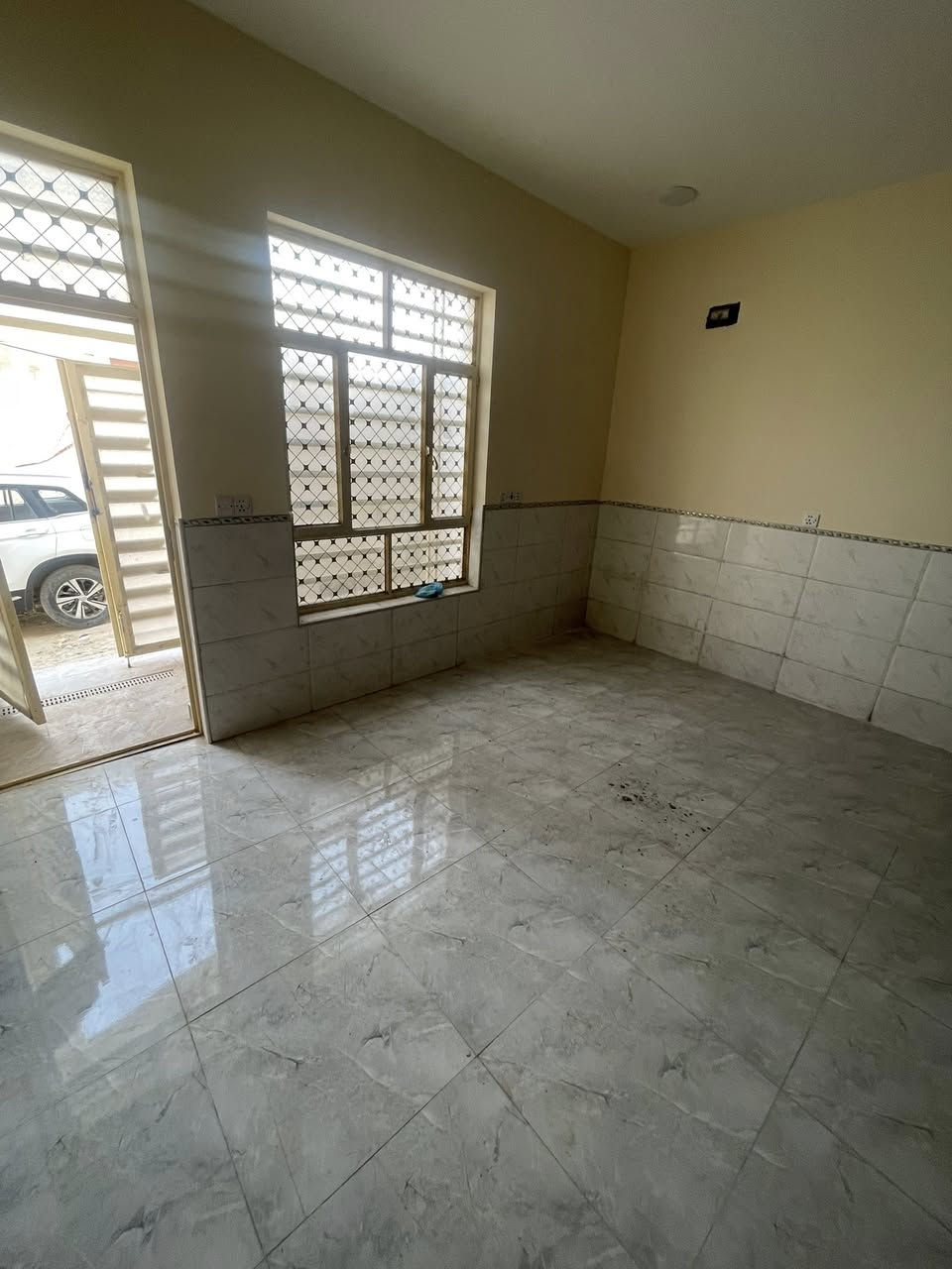 50 متر طابقين جديد ✅
2غرف نوم +استقبال +مطبخ
+خدمات يرهم اقساط 
حي البساتين السلام 
للاستفسار ***********
