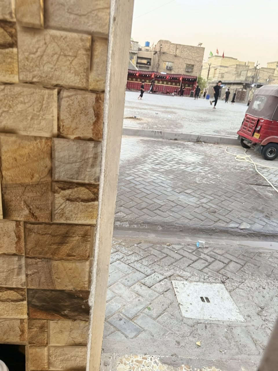 نص قطعه للبيع قطاع ٢٩ على الساحه بظهر مجمع الصفاء ترميم كله جديد طابق ونص  صار سنه ونص من مشتريهه غير متواجد على الفيس *********** بس الشراي يتصل رجآ
