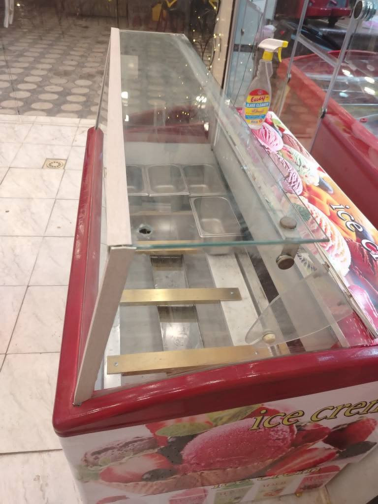 عارضه مرطبات صناعة ايطاليه سنگل فيز تجميد يوصل 35تحت الصفر تأخذ 12بلانك حجم الصغير السعر 400الف الاستفسار *********** مكاني بغداد نقص
جامه مكسوره بغداد, العراق
