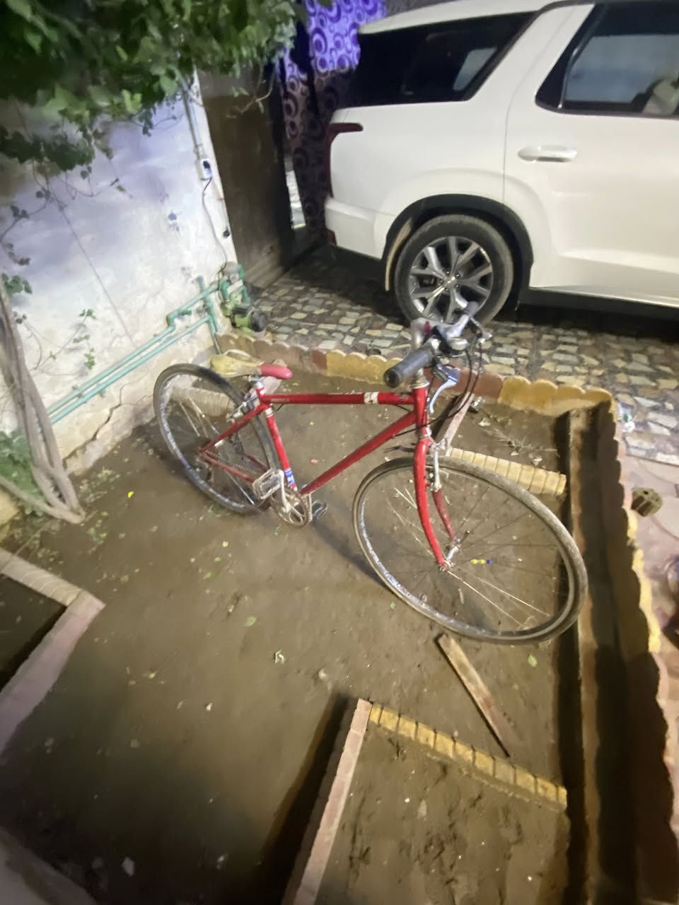 السلام عليكم بايسكل للبيع ***********الرقم العنوان اكواس بغداد الربعتالف ولسعر 50الف وبي مجال
