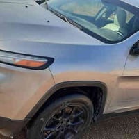 من رخصة الادمن للبيع سياره جيب شيروكي بزون موديل ٢٠١٧ رقم بغداد جديد  ...