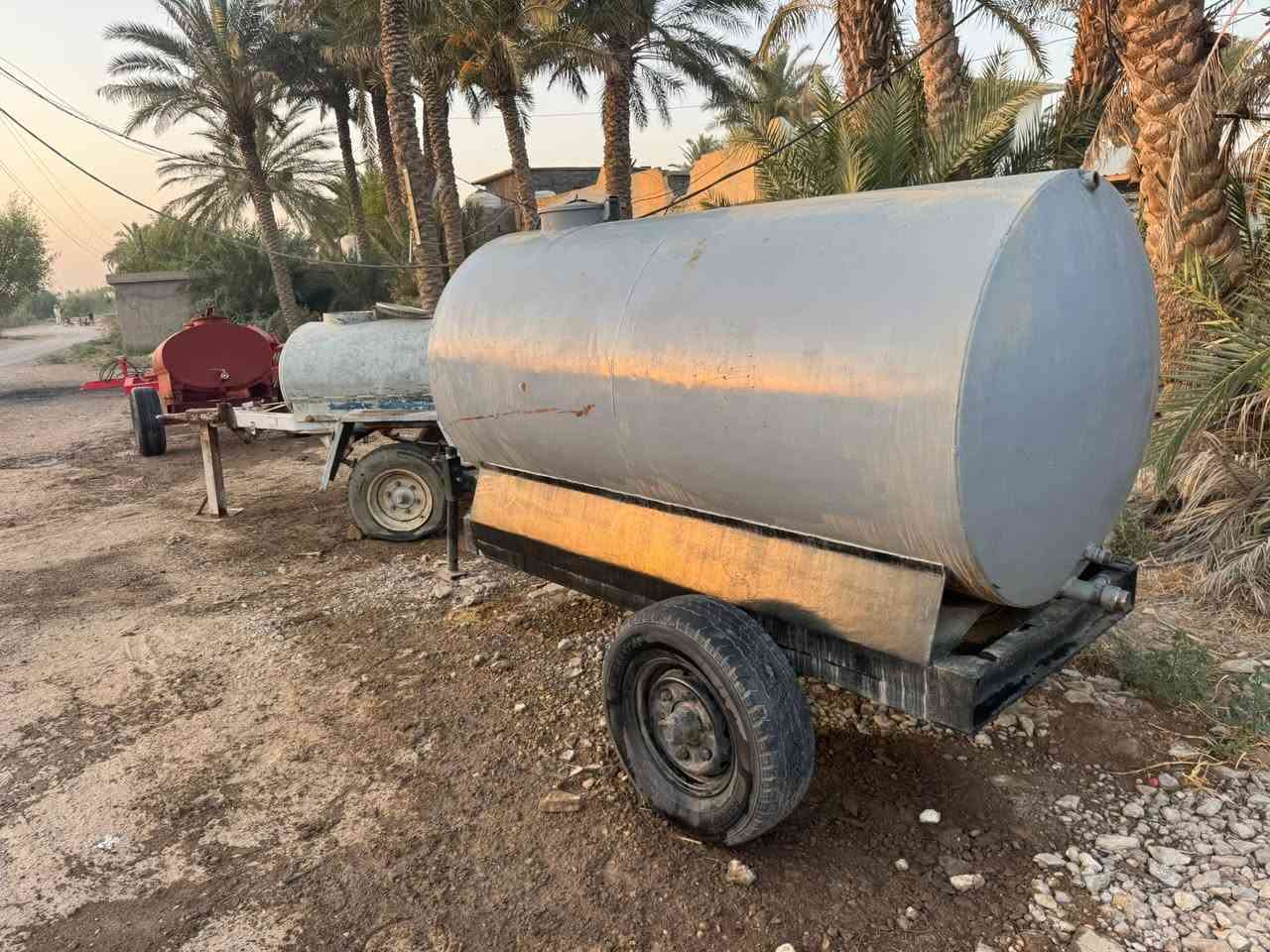السلام عليكم شباب للبيع مقطورات  جاهزات عل شغل لا كسر ولا لحيم التر وحده ام 3000 الف   او ام 1500.      مكاني بغداد المحموديه.       ***********.   ***********
