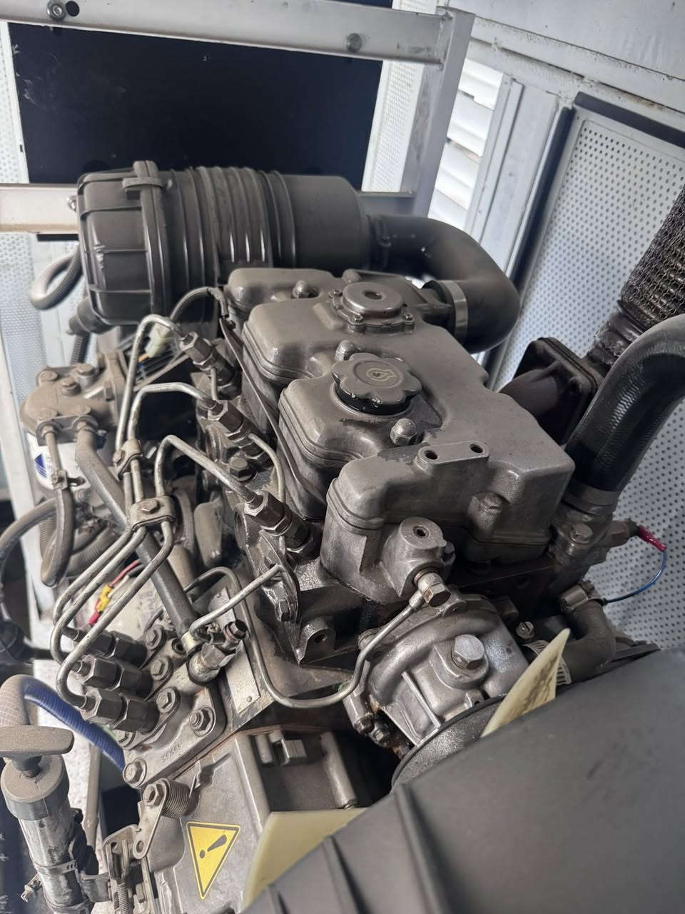 السلام عليكم
مولدة بيركنز 3 سلندر
15 كيفي 
كاتم 100/100 المولد جديدة 
مكان بغداد 
رقمي ***********
