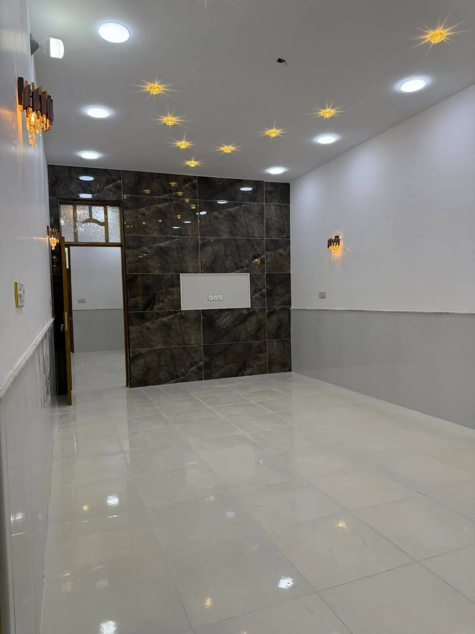 دار ٢٠٠م جاهز للسكن حي نهاوند خلف البطاقه الوطنيه شغل راقي بناء حديث طابق واحد
للاسنفسار ***********
