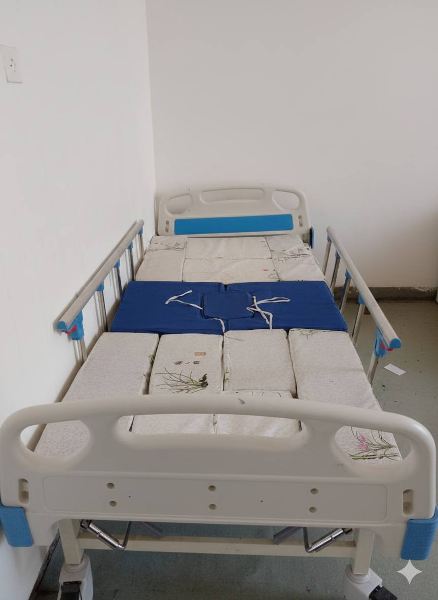 سرير طبي مستعمل للبيع، بحالة جيدة
السعر 300

واتساب ***********
