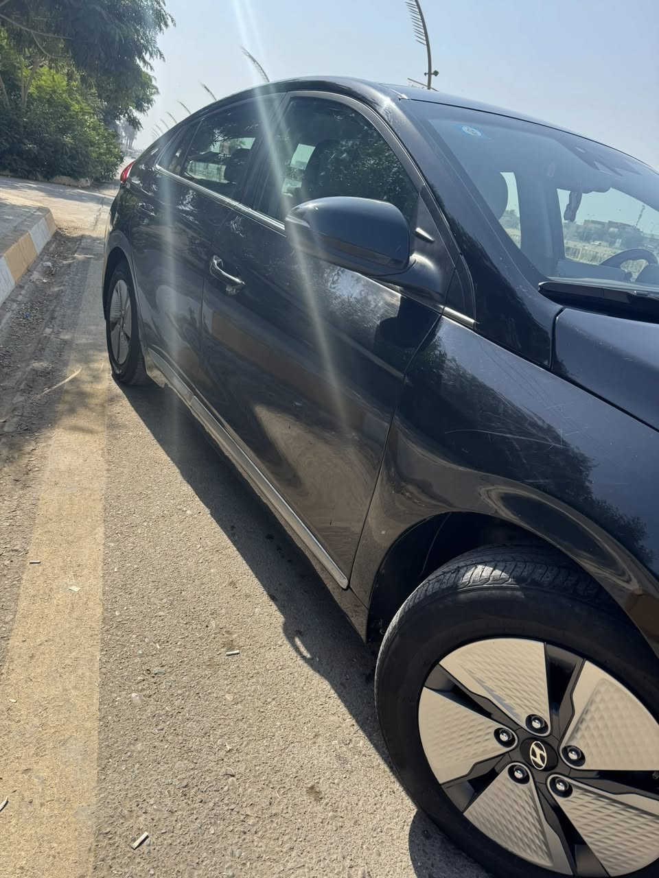 السلام عليكم هونداي ايونك موديل 2022 السياره جديده ضررها مثل ما موضح بل صور  فقط وبيها صفحه صبغ كلير من امريكا بدون ضرر بس الصور ضررها السياره. فول مواصفات عدا فتحه  مواصفات السيارت 
شاشه 
بصمه 
ابل كار بلي واندرويد اوتو 
كامره 
رادار و رادارات جانبيه 
تدفئه بل كشنات وتبريد شاشه 
كرسي كهرباء 
تحكمات ستيرن 
عداد دجتل 
تحديد مسار 

 رقم بغداد باسمي. ماشيه 85 الف كيلو سعر 113 وبيها مجال. 
***********
