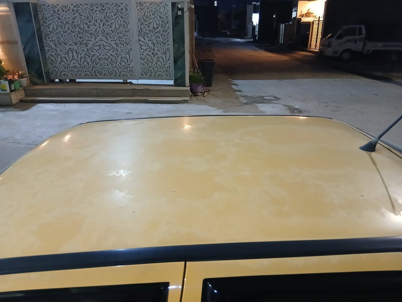 السلام عليكم شيري كوين ٢٠١١ كير عادي  الكشر كدام العين والمحرك والكير والكهربائيات كامله السياره مدوشمه جديد والكاعيه جلد مشط ستيرن وبور وصدر أمامي وخلفي كله بالجيس صار اسبوعين من شادهن التبريد شغال والتدفئه ما تشتغل وشارح كلشي بالفديو مع الصور حتى دهن مبدل والسياره باسمي ومصفره هيئه وغرامات  العنوان الدوره البوعيثه  ورايدها ٣٥ وبيها مجال قليل كلش وبيها سماعات مال سنتافيه وهورن مال يوكن اني مسوي بيدي ورقم الهاتف ***********
