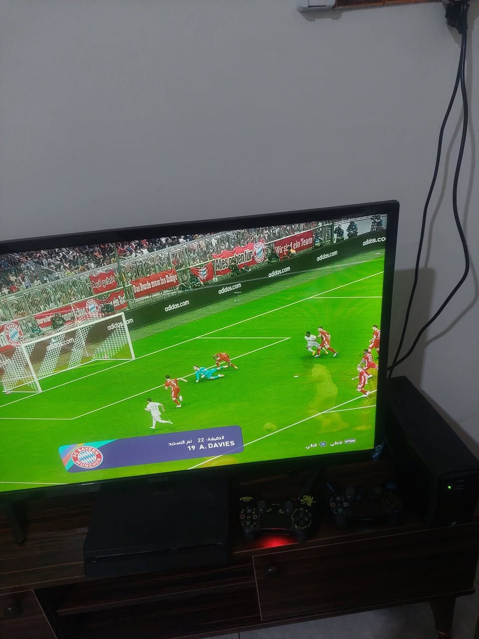 بلي 4 سلم مهكر للبيع
الملحقات_ جوستكات اصلية +يو بي اس 
***********
