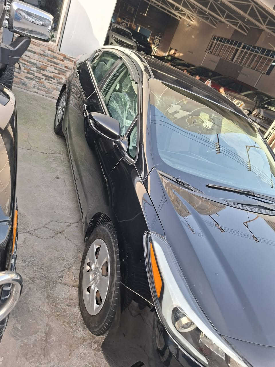 سلام عليكم كيا فورتي موديل 2017 وارد امريكي حادثها جاملغ وبنيد بدون دواخل  مواصفاتS مكينه دوش 2000 كير AT ثلاث انظمة قياده تحكم ستيرن سياره جاهزه كير مكينه تبريد  رقم اربيل باسم شركه تريد تحويل تريد وكاله مكانها بغداد الكرخ الدوره شارع 60تلفون ***********.***********السعر 118 وبيها مجال للشراي
