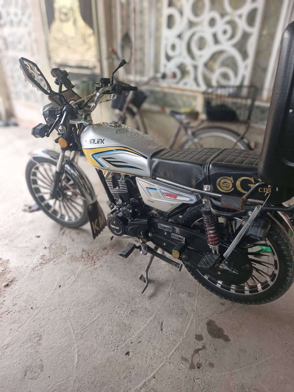 السلام عليكم دراجه سونك مديل 25اوراق دراجه خير من الله كفاله عامه سعر 800وبيهة مجال خاطر الجية 
مكاني الدورة
رقم*********** وتساب رصيد
