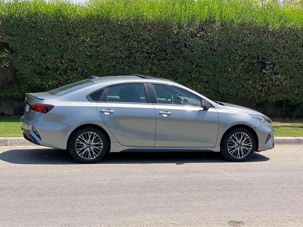 سلام عليكم 🫡 
كيا سيراتو 2022 GT Line👌
محرك 1600 دوش بدون توربو 🤩
سعر 125💵مجال قليل 
بيها بونيد و جاملغ و نص باب شي بسيط دواخل 🔦وتعديل بارد🔦
سيارة رقم اربيل باسمي تحويل بشرط 💯
ماشية 93000  الف كيلومتر 
مواصفات 🙌
1-فتحة😇
2-كشن جلد 💺
3-كشن كهربائي 💺
4-مراية شفط 🔁
5-شاشة وكامرا 🙈
6-ويل كروم 🚙
7- بصمة ابواب وتشغيل 🗝️
8-لايت LED🔦
9-شحن لاسلكي 📲
10-وضعيات قيادة 🏎️
بعد هواي مواصفات
بيع نقد فقط بدون مراوس 
عنوان اربيل 
***********كورك فايبر 📲
*********** اسيا واتساب أربيل, العراق
