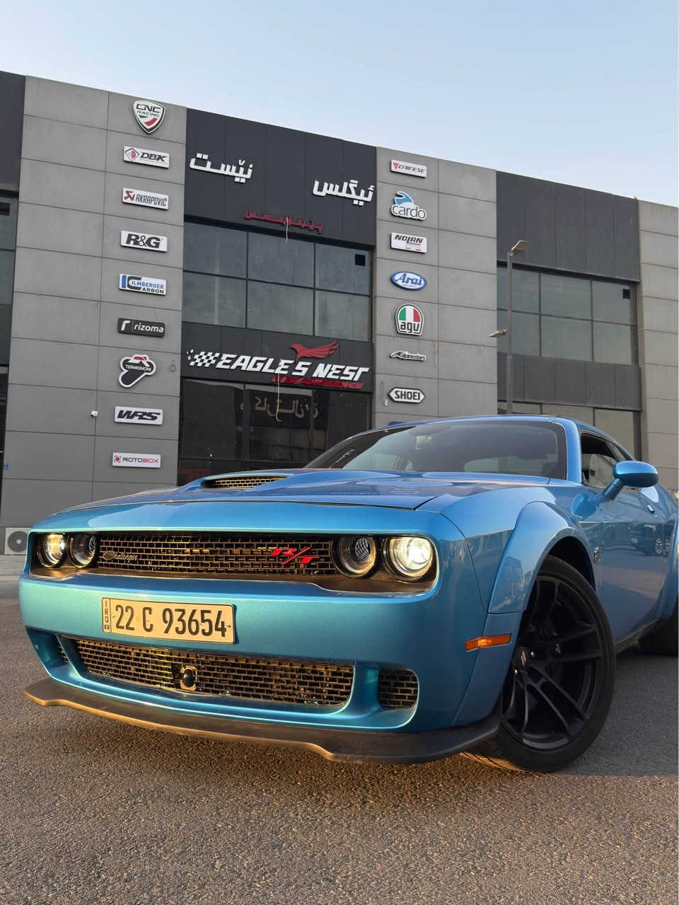 ‏Dodge Challenger Scat Pack Widebody 2023 🔥

تشالنجر سكات باك وايد بدي 2023 فول مواصفات، وارد امريكا، ماشية 1500ميل زيروووو،
المواصفات:
 • محرك V8 هيمي 6.4 لتر 485 حصان
 • فتحة سقف كهربائية
 • رادار أمامي + تنبيه التصادم
 • حساسات أمامية وخلفية + كاميرا رجوع
 • نظام كروز كنترول متطور
 • شاشة جبيرة تدعم كاربلاي/اندرويد اوتو
 • نظام صوتي بريميوم
 • مقاعد جلد/الكالكارا كهربائية مع تبريد وتدفئة
 • ستيرنغ متعدد الوظائف مع بادل شفتر
 • بصمة + تشغيل عن بعد
 • إضاءات LED نهارية وكشافات HID
 • نظام دخول ذكي Keyless entry
 • جناح خلفي وايد بدي مميز + رنكات أصلية 20 إنج
حادثها: جاملغ خلفي وباب صبغ وجاملغ خلفي سايق بارد ومكحل على كد شبر
ايرباك فقط برده

سيارة كلش نضيفة، ما ناقصها شي، فول مواصفات
سعر  32,500 وبي مجال بسيط
تواصل ***********
للتوضيح: سياره بدون رقم أربيل, العراق
