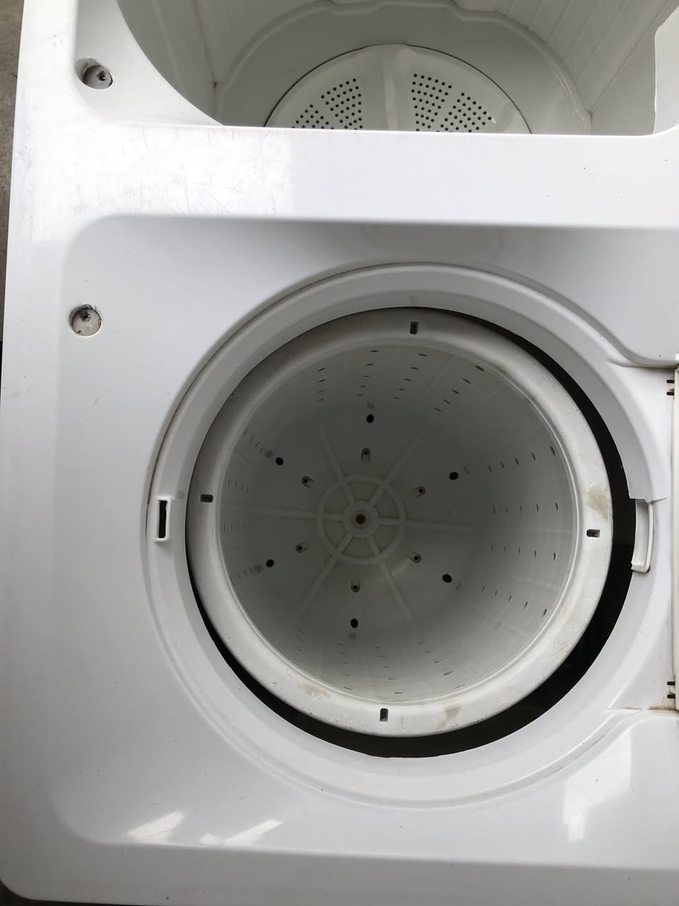 للبيع غساله
نضيف اي عيب مابي 

حجم كبير 

رقم***********
