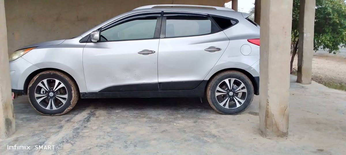 سلام عليكم ورحمة الله توسان للبيع 2012 امريكي السعر 120 وبيها مجال قليل ***********
